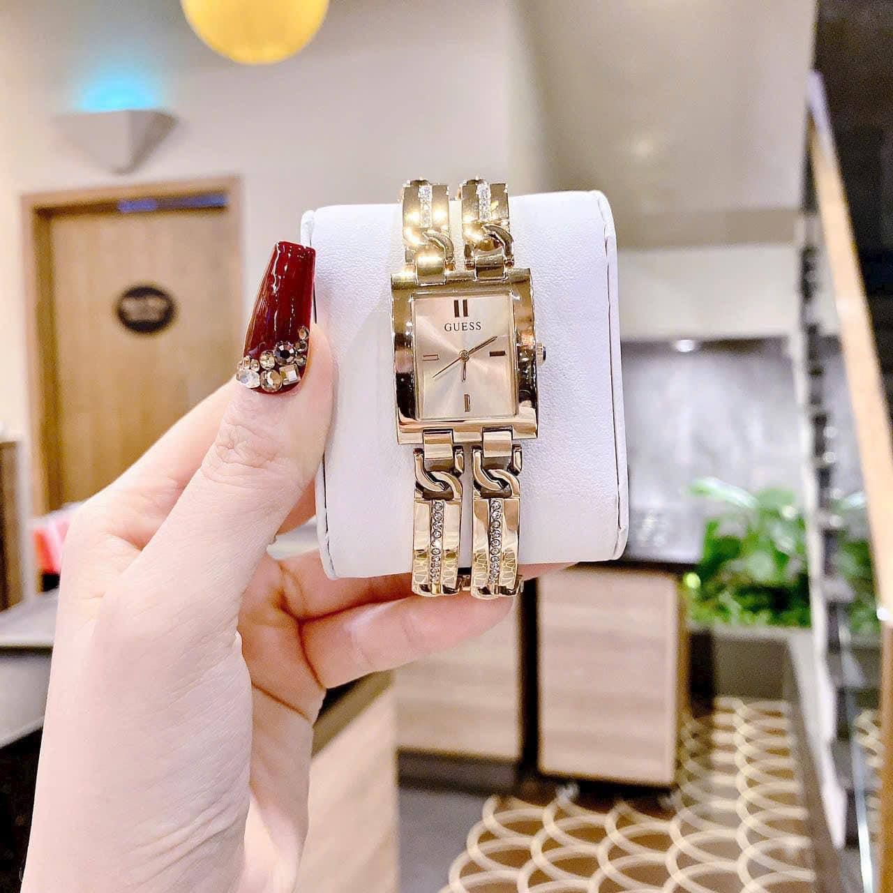 GUESS FEMME GW0668L2